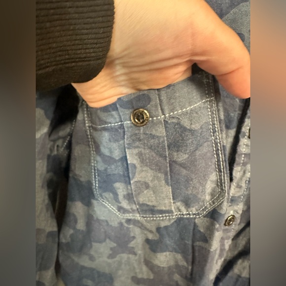 Rock & Republic Men’s Blue Camouflage Button down shirt size Medium - Picture 5 of 14